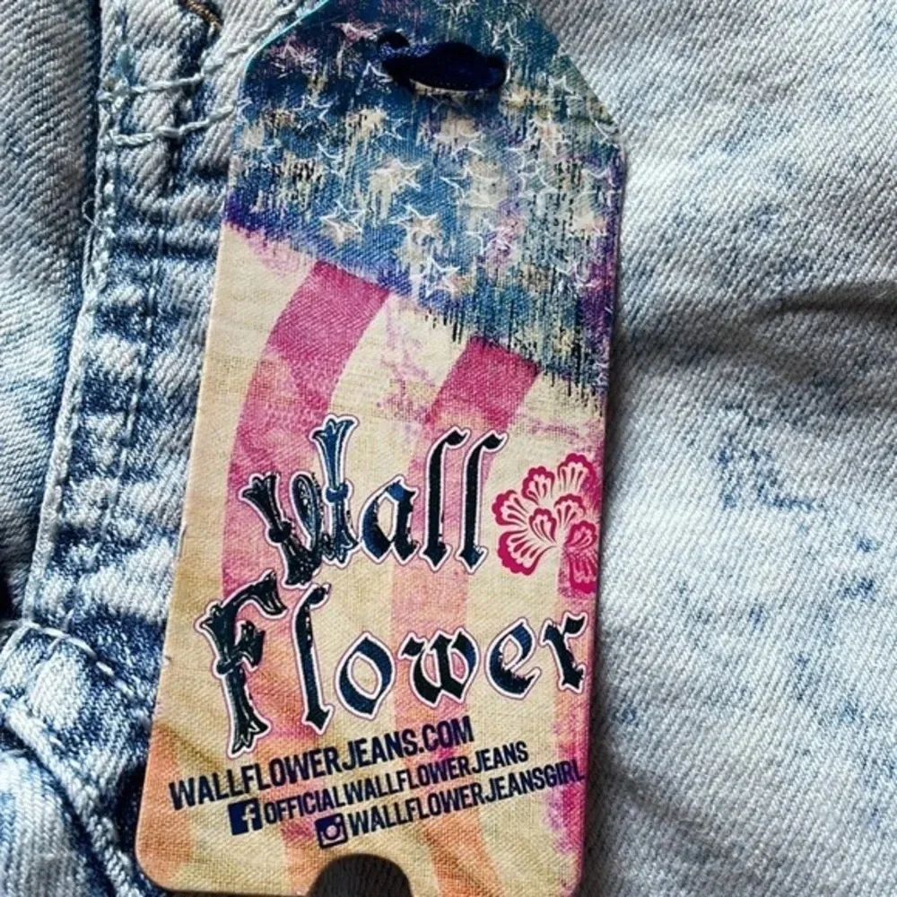 NWT‎ Girl's Wallflower Capri Jeans Size 5